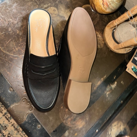 Crown Vintage Mules - Picture 4 of 5